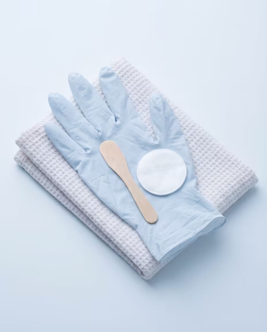 Hygienisches Set für Oberlippen-Sugaring mit Handschuhen, Mini-Spatel und Wattepads